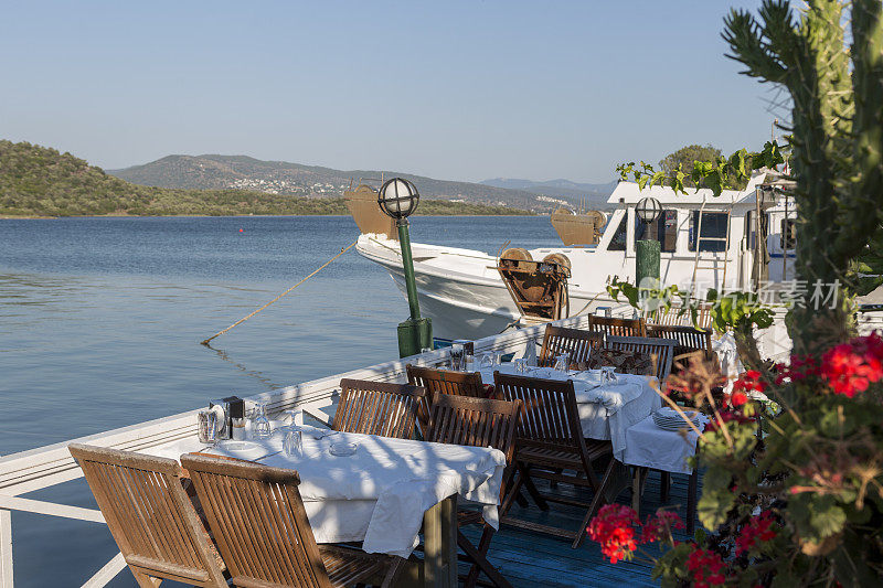 土耳其bodrum mugla的gulluk镇bogazici村的鱼类餐厅和咖啡馆